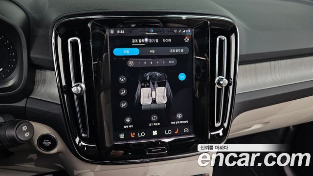 Volvo XC40 2025 — photo 34
