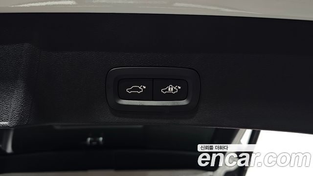 Volvo XC40 2025 — photo 36