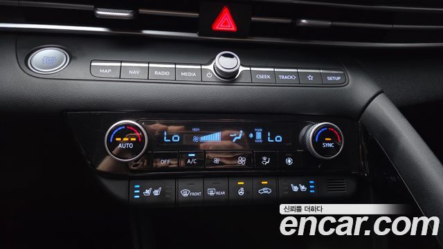 Hyundai AVANTE 2023 — photo 19