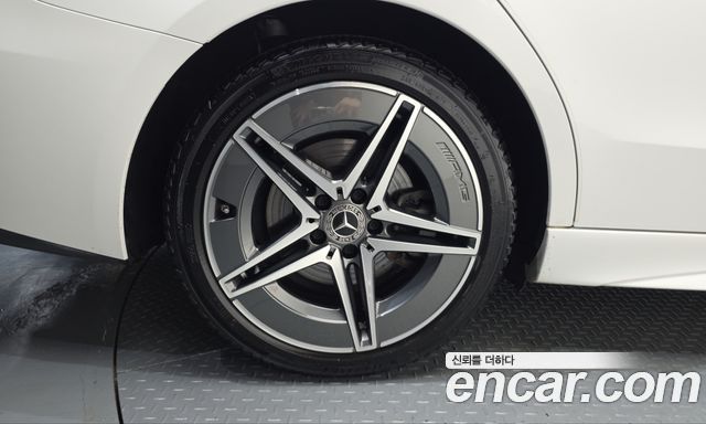 Mercedes-Benz C-Class 2024 — photo 5