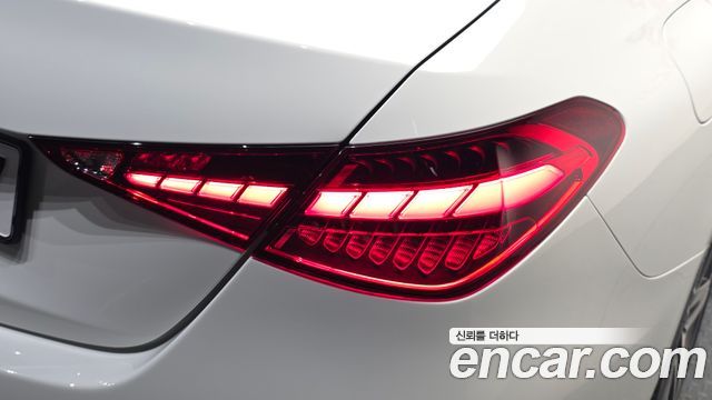 Mercedes-Benz C-Class 2024 — photo 9