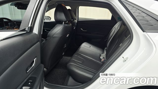 Hyundai AVANTE 2024 — photo 18
