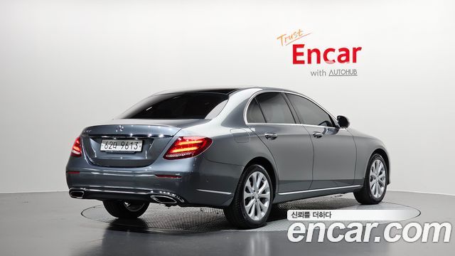 Mercedes-Benz E-Class 2017 — photo 2