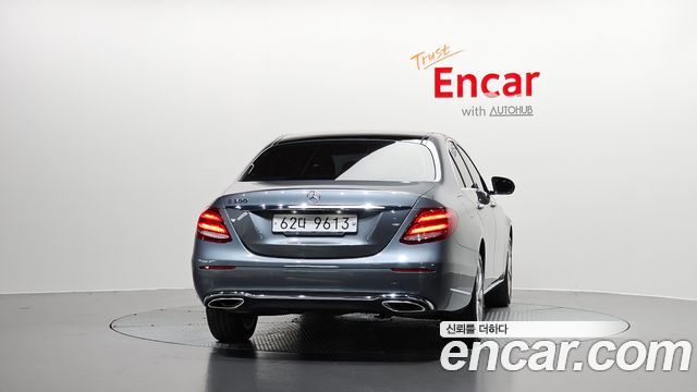 Mercedes-Benz E-Class 2017 — photo 4