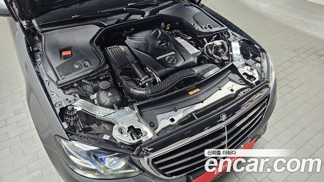 Mercedes-Benz E-Class 2017 — photo 6