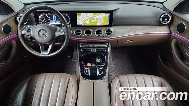 Mercedes-Benz E-Class 2017 — photo 10