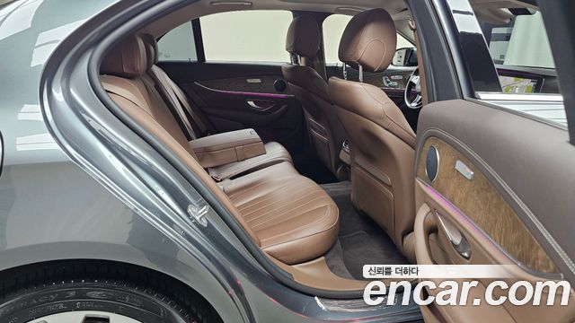 Mercedes-Benz E-Class 2017 — photo 17