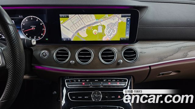Mercedes-Benz E-Class 2017 — photo 18