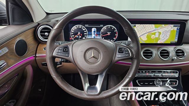 Mercedes-Benz E-Class 2017 — photo 19
