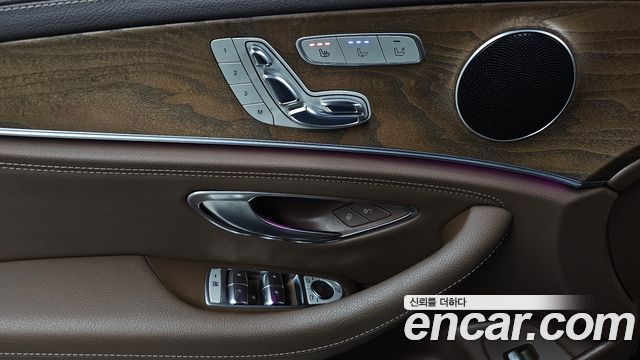 Mercedes-Benz E-Class 2017 — photo 26