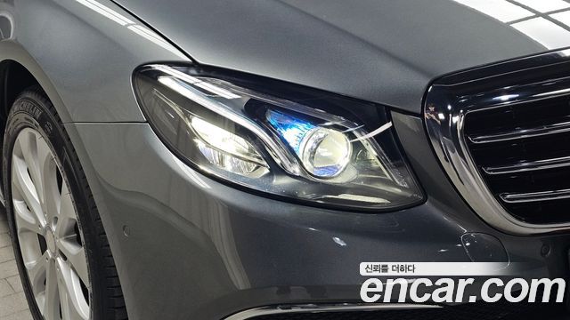 Mercedes-Benz E-Class 2017 — photo 8