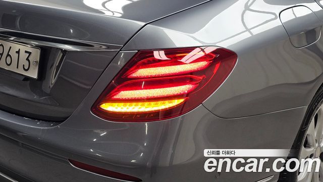 Mercedes-Benz E-Class 2017 — photo 9
