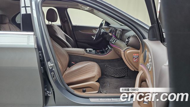 Mercedes-Benz E-Class 2017 — photo 16
