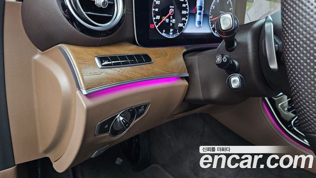 Mercedes-Benz E-Class 2017 — photo 28