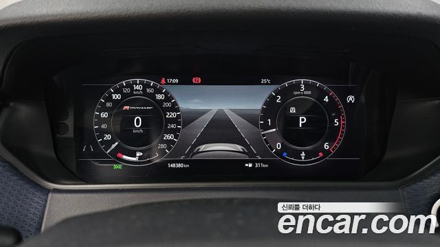 Land Rover Range Rover Velar 2018 — photo 11