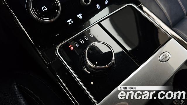 Land Rover Range Rover Velar 2018 — photo 12