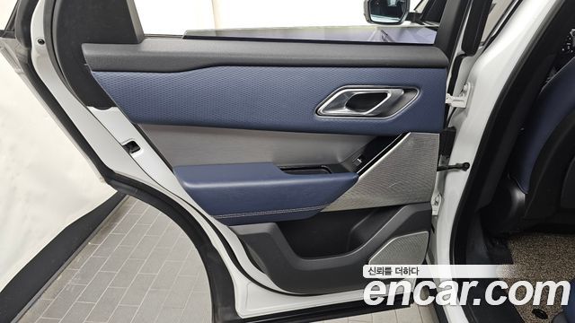 Land Rover Range Rover Velar 2018 — photo 15