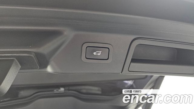Land Rover Range Rover Velar 2018 — photo 16