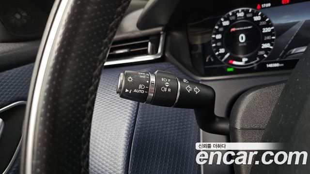 Land Rover Range Rover Velar 2018 — photo 32