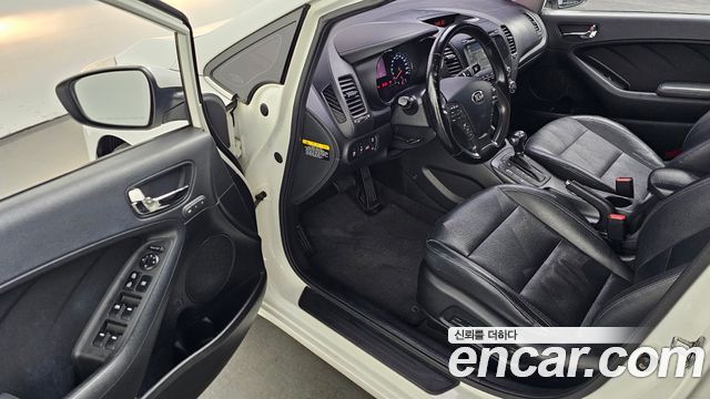Kia K3 2014 — photo 10
