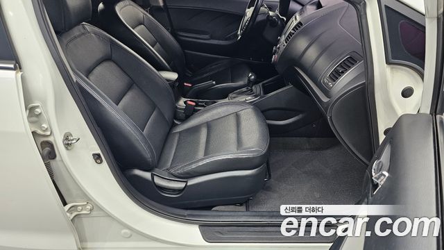 Kia K3 2014 — photo 11
