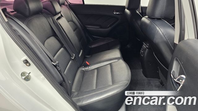 Kia K3 2014 — photo 12