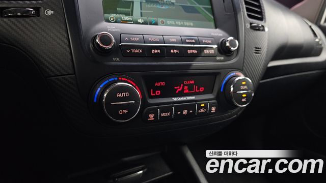 Kia K3 2014 — photo 16