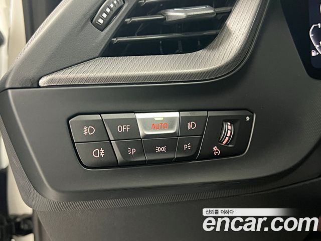 BMW 1-Series 2024 — photo 17