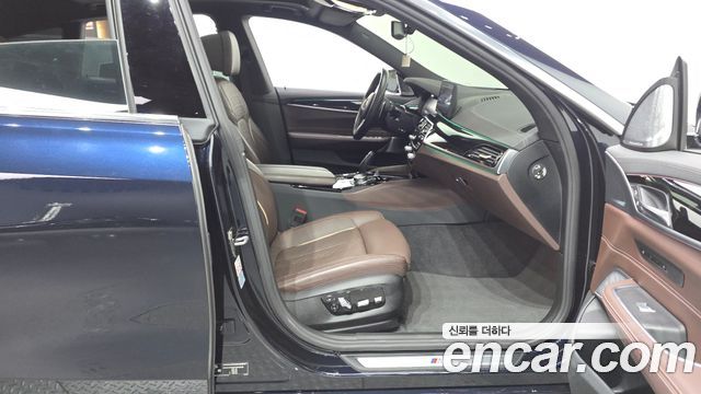 BMW Gran Turismo 2023 — photo 16