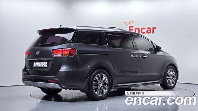 Kia Canival 2018 — photo 2