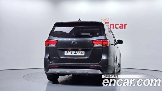 Kia Canival 2018 — photo 4