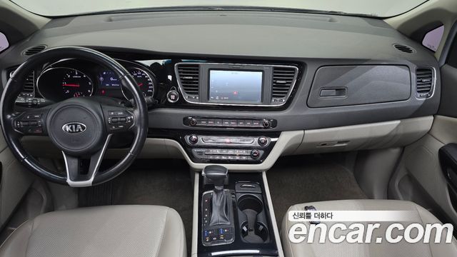 Kia Canival 2018 — photo 10