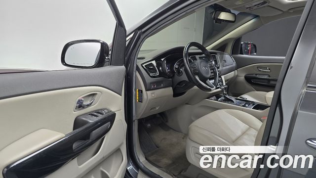 Kia Canival 2018 — photo 13