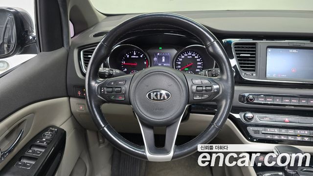 Kia Canival 2018 — photo 18