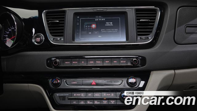 Kia Canival 2018 — photo 19