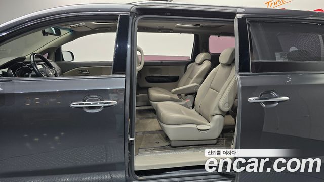 Kia Canival 2018 — photo 16