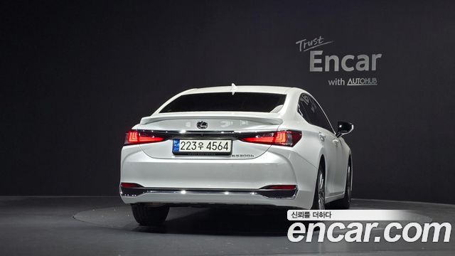 Lexus ES 2024 — photo 4