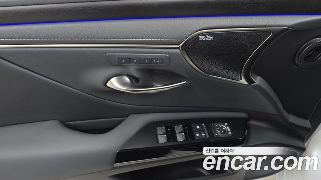 Lexus ES 2024 — photo 24