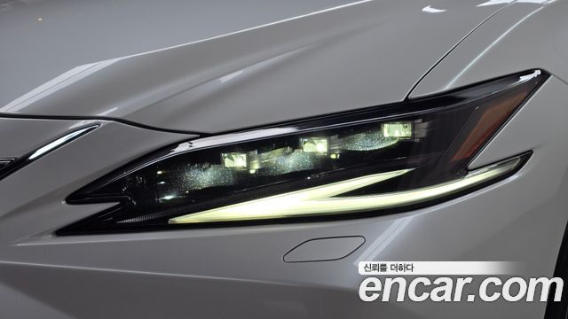 Lexus ES 2024 — photo 8