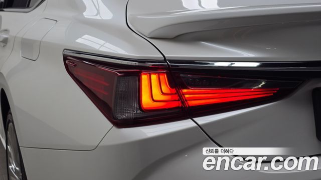 Lexus ES 2024 — photo 9