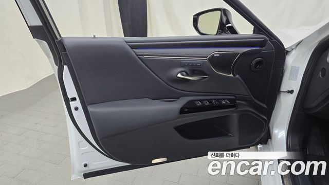 Lexus ES 2024 — photo 14