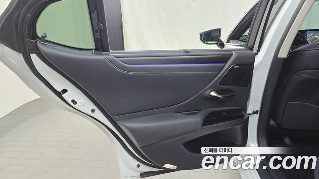 Lexus ES 2024 — photo 15