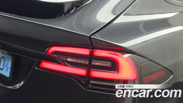 Tesla Model X 2026 — photo 9