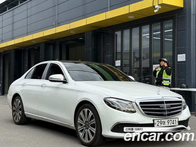 Mercedes-Benz E-Class 2017 — photo 2