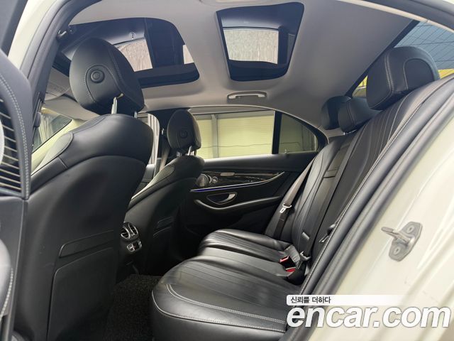 Mercedes-Benz E-Class 2017 — photo 9