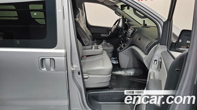 Hyundai Starex 2021 — photo 16