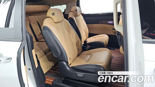Kia Canival 2023 — photo 17