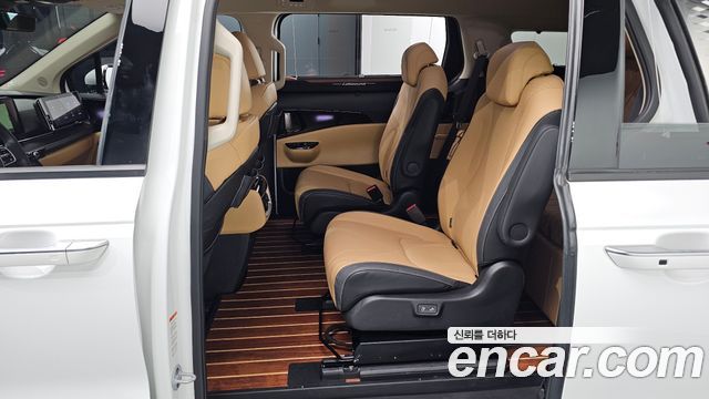 Kia Canival 2023 — photo 18