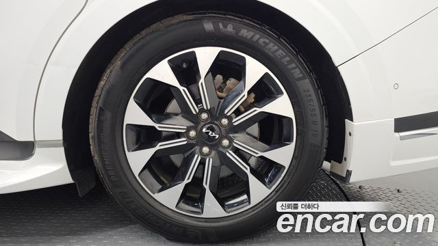 Kia Canival 2023 — photo 7