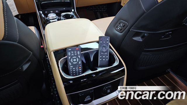 Kia Canival 2023 — photo 35